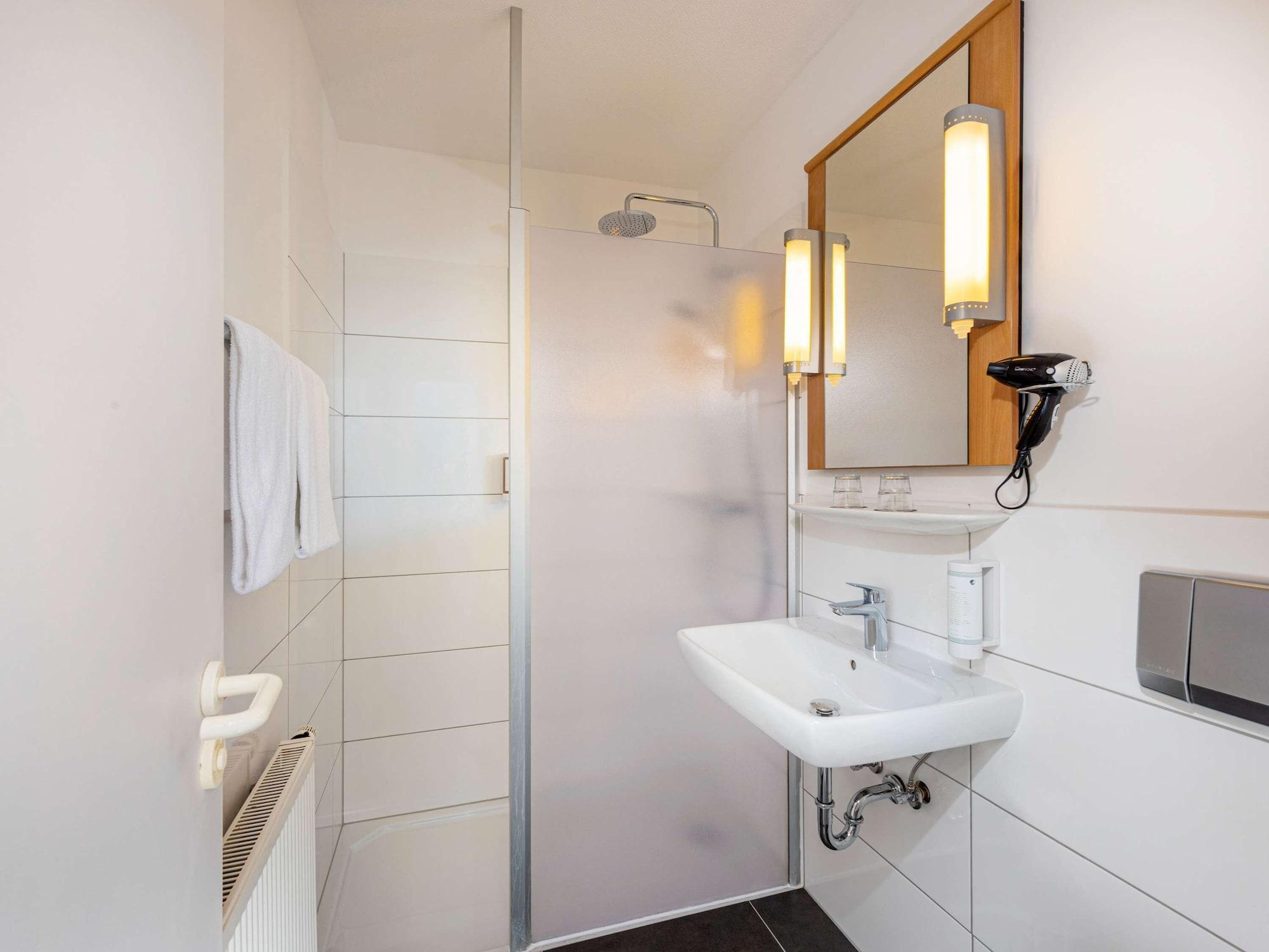 Ibis Kassel Melsungen Hotel Bagian luar foto